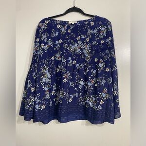 MaxStudio,Women's Crinkle Blouse,Bell sleeve, Sz M floral print,Chic Blue Blouse